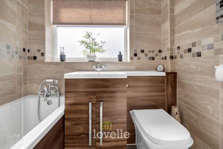 4 bedroom Semi-detached bungalow for sale in Caistor Road, Laceby, DN37