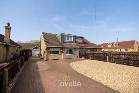 4 bedroom Semi-detached house for sale in Caistor Road, Laceby, DN37