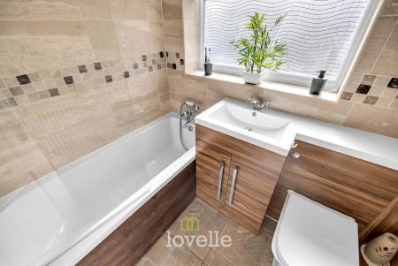 4 bedroom Semi-detached house for sale in Caistor Road, Laceby, DN37