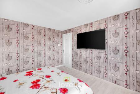 4 bedroom Semi-detached bungalow for sale in Caistor Road, Laceby, DN37