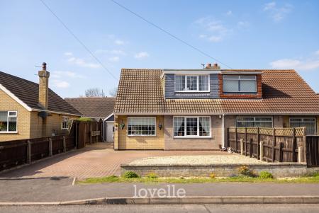 4 bedroom Semi-detached bungalow for sale in Caistor Road, Laceby, DN37