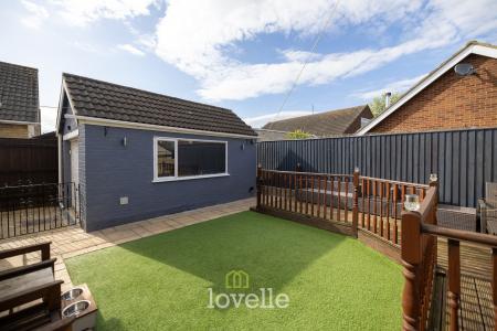 4 bedroom Semi-detached bungalow for sale in Caistor Road, Laceby, DN37