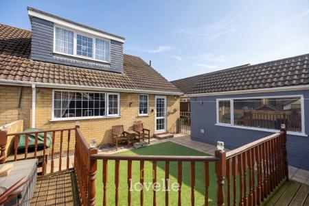 4 bedroom Semi-detached bungalow for sale in Caistor Road, Laceby, DN37