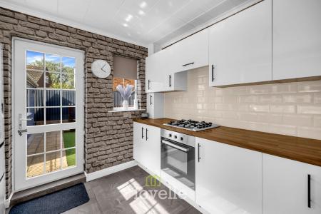 4 bedroom Semi-detached bungalow for sale in Caistor Road, Laceby, DN37