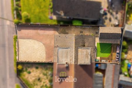 4 bedroom Semi-detached bungalow for sale in Caistor Road, Laceby, DN37