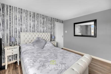 4 bedroom Semi-detached bungalow for sale in Caistor Road, Laceby, DN37