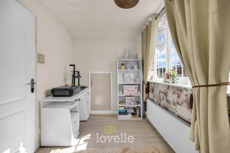 4 bedroom Semi-detached bungalow for sale in Caistor Road, Laceby, DN37