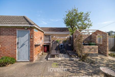 3 bedroom Semi-detached bungalow for sale in Eastbourne Way, Scartho, Grimsby, DN33