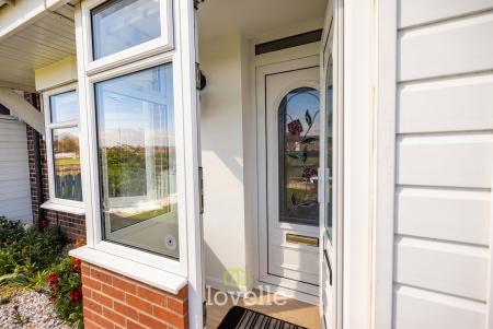 3 bedroom Terraced House for sale in Binbrook Way, Willows, Grimsby, DN37