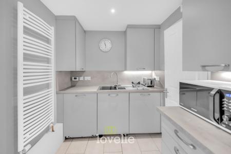 2 bedroom Semi-detached house for sale in Foxglove Gardens, Grimsby, DN34