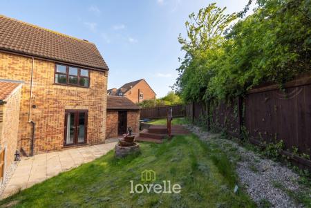 2 bedroom Semi-detached house for sale in Foxglove Gardens, Grimsby, DN34