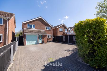 4 bedroom Detached house for sale in Chadwell Springs, Waltham, DN37
