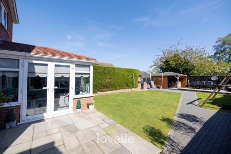 4 bedroom Detached house for sale in Chadwell Springs, Waltham, DN37
