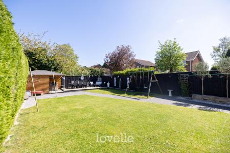 4 bedroom Detached house for sale in Chadwell Springs, Waltham, DN37