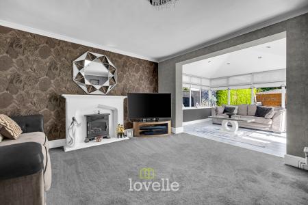 4 bedroom Detached house for sale in Chadwell Springs, Waltham, DN37
