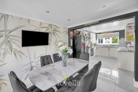 4 bedroom Detached house for sale in Chadwell Springs, Waltham, DN37