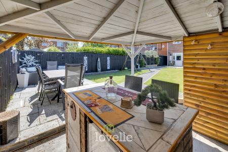 4 bedroom Detached house for sale in Chadwell Springs, Waltham, DN37