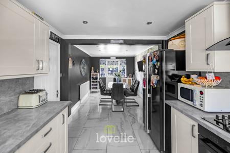 4 bedroom Detached house for sale in Chadwell Springs, Waltham, DN37