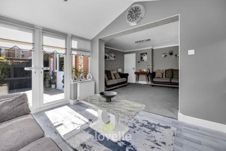4 bedroom Detached house for sale in Chadwell Springs, Waltham, DN37