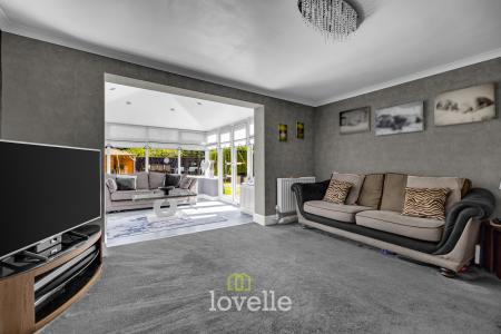 4 bedroom Detached house for sale in Chadwell Springs, Waltham, DN37