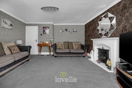 4 bedroom Detached house for sale in Chadwell Springs, Waltham, DN37