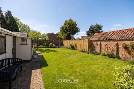 3 bedroom Detached house for sale in The Cresta, Grimsby, DN34