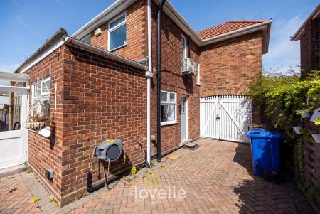 3 bedroom Detached house for sale in The Cresta, Grimsby, DN34