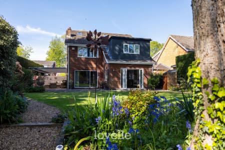 5 bedroom Detached house for sale in Woodrow Park, Scartho, Grimsby, DN33