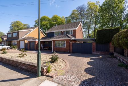 5 bedroom Detached house for sale in Woodrow Park, Scartho, Grimsby, DN33