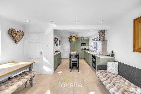 5 bedroom Detached house for sale in Woodrow Park, Scartho, Grimsby, DN33