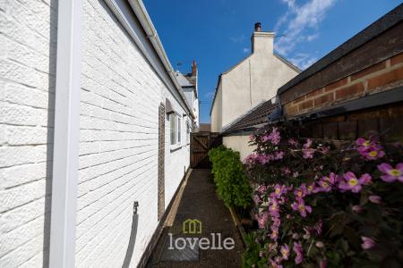 2 bedroom Cottage for sale in Cottagers Plot, Laceby, DN37