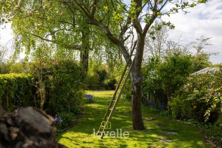 2 bedroom Cottage for sale in Cottagers Plot, Laceby, DN37