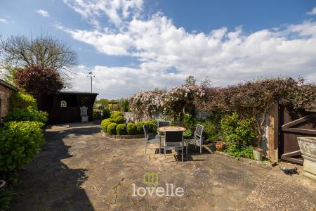 2 bedroom Cottage for sale in Cottagers Plot, Laceby, DN37