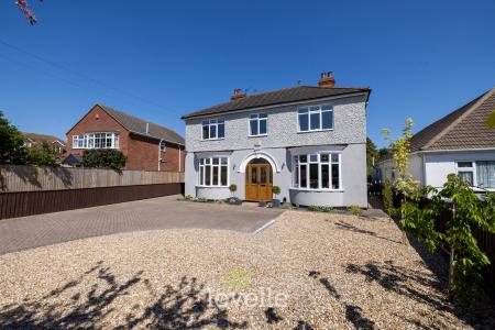 4 bedroom Detached house for sale in Louth Road, Scartho, Grimsby, DN33