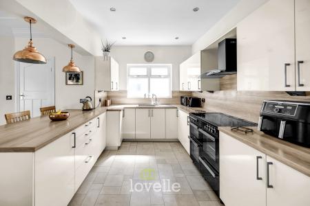 4 bedroom Detached house for sale in Louth Road, Scartho, Grimsby, DN33