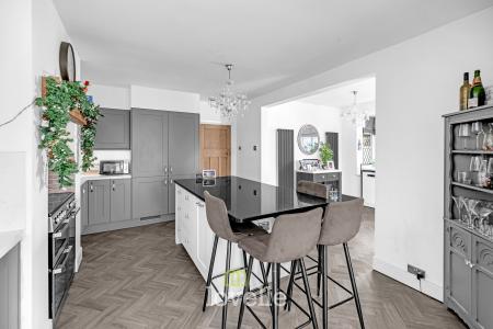 4 bedroom Semi-detached house for sale in Waltham Road, Scartho, Grimsby, DN33