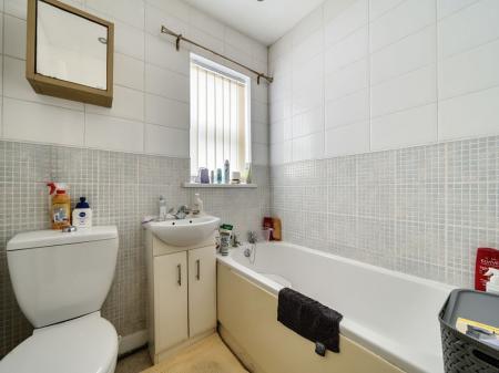 2 bedroom End of terrace house for sale in Welholme Road, Grimsby, DN32