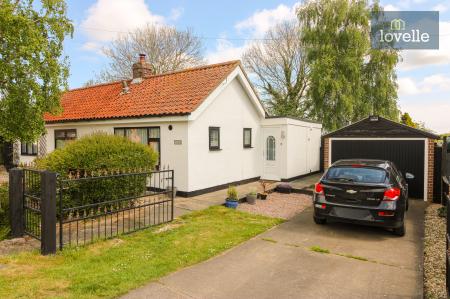 3 bedroom Detached bungalow for sale in Main Road, Covenham Saint Bartholomew, LN11