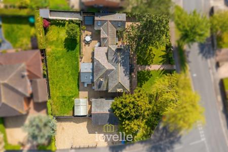 5 bedroom Detached house for sale in Archer Road, Waltham, DN37