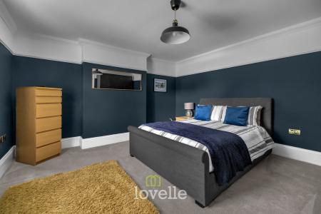 5 bedroom Detached house for sale in Archer Road, Waltham, DN37