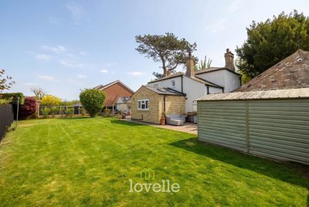 5 bedroom Detached house for sale in Archer Road, Waltham, DN37