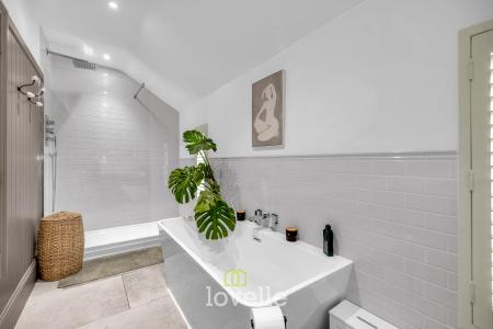 5 bedroom Detached house for sale in Archer Road, Waltham, DN37