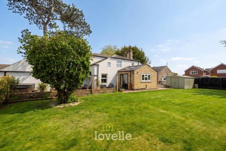 5 bedroom Detached house for sale in Archer Road, Waltham, DN37