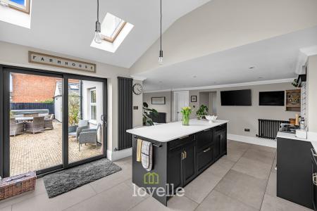 5 bedroom Detached house for sale in Archer Road, Waltham, DN37