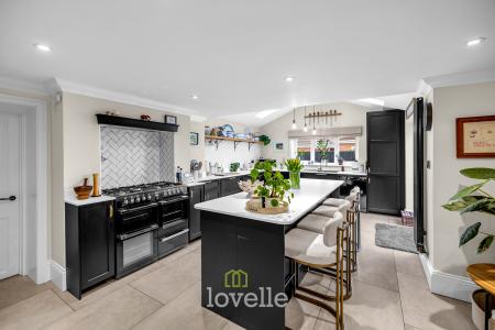 5 bedroom Detached house for sale in Archer Road, Waltham, DN37