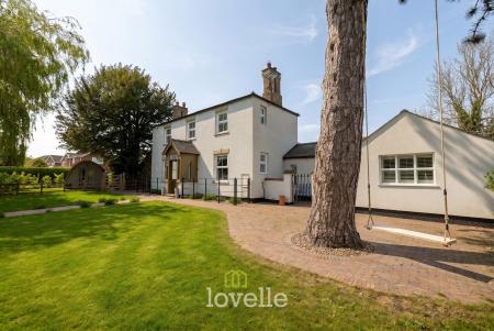 5 bedroom Detached house for sale in Archer Road, Waltham, DN37