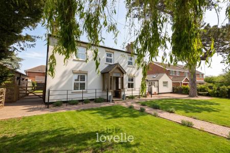 5 bedroom Detached house for sale in Archer Road, Waltham, DN37