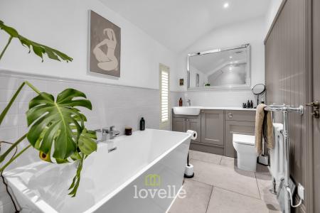 5 bedroom Detached house for sale in Archer Road, Waltham, DN37