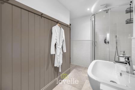 5 bedroom Detached house for sale in Archer Road, Waltham, DN37