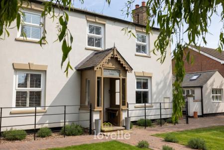 5 bedroom Detached house for sale in Archer Road, Waltham, DN37